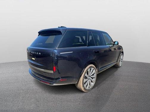 2025 Land Rover Range Rover P530 SE