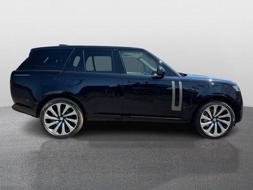 2025 Land Rover Range Rover P530 SE