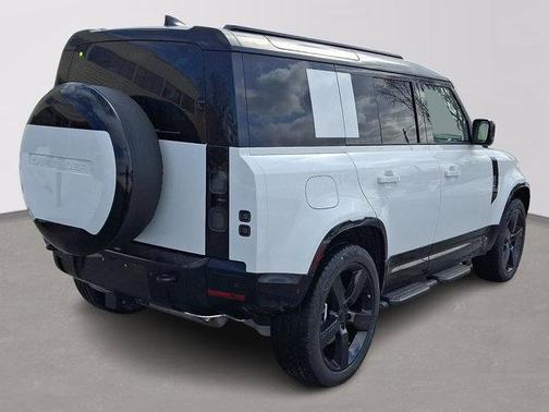 2026 Land Rover Defender 110 X-Dynamic SE