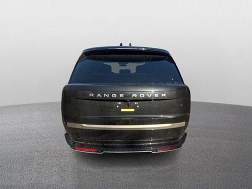 2025 Land Rover Range Rover P530 SE