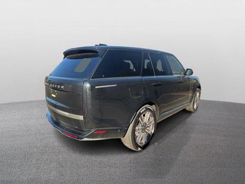 2025 Land Rover Range Rover P530 SE