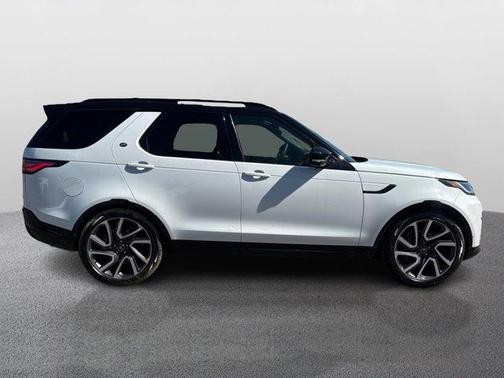 2025 Land Rover Discovery P300 Dynamic SE