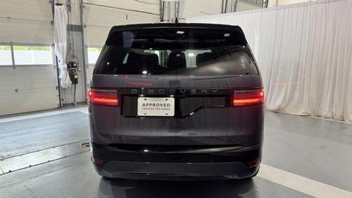 2025 Land Rover Discovery P360 Dynamic SE