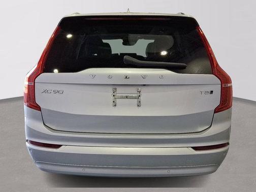 2022 Volvo XC90 T5 Momentum 7 Passenger
