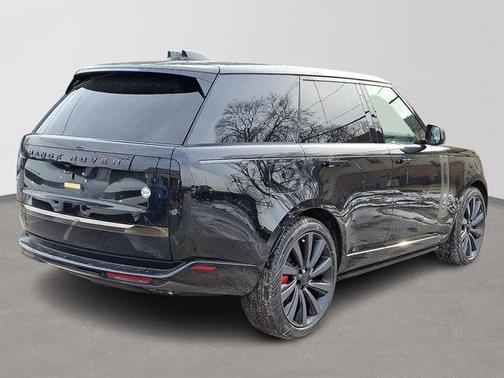 2026 Land Rover Range Rover SV