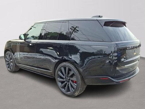 2026 Land Rover Range Rover SV