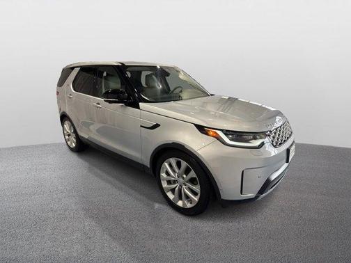 2024 Land Rover Discovery P300 S