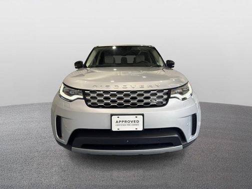 2024 Land Rover Discovery P300 S