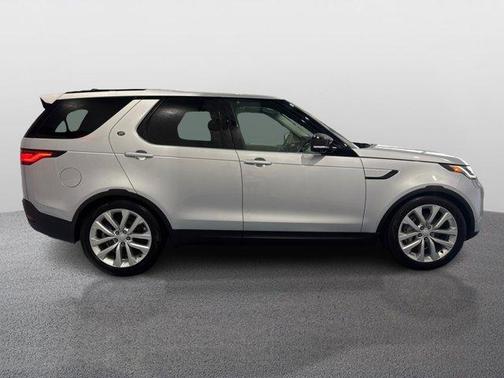 2024 Land Rover Discovery P300 S