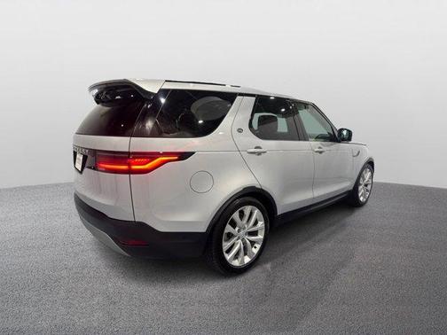 2024 Land Rover Discovery P300 S