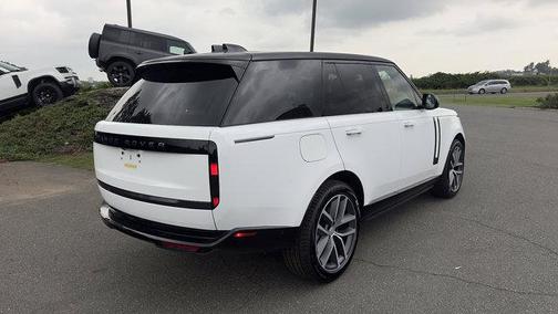 2025 Land Rover Range Rover P400 SE