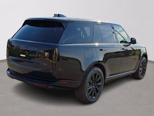 Santorini Black 2026 Land Rover Range Rover P550e SE
