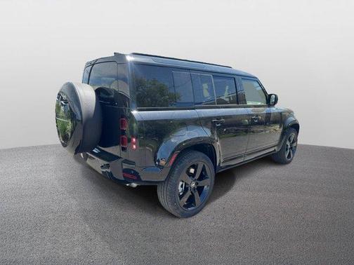 2025 Land Rover Defender P400 X-Dynamic SE
