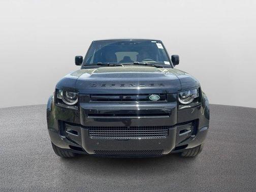 2025 Land Rover Defender P400 X-Dynamic SE