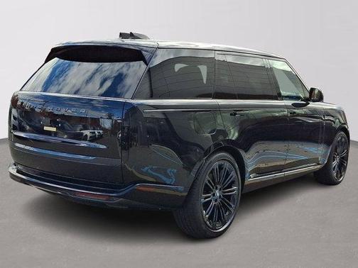 2025 Land Rover Range Rover P400 SE 7 Seat