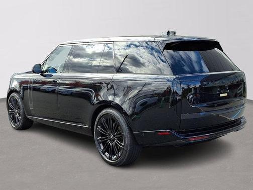2025 Land Rover Range Rover P400 SE 7 Seat