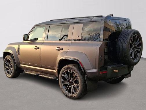 2026 Land Rover Defender OCTA