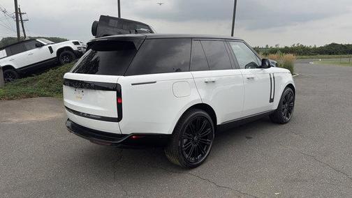 2025 Land Rover Range Rover P400 SE