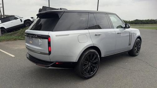 2025 Land Rover Range Rover P530 SE