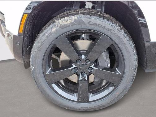 2026 Land Rover Defender 110 X-Dynamic SE