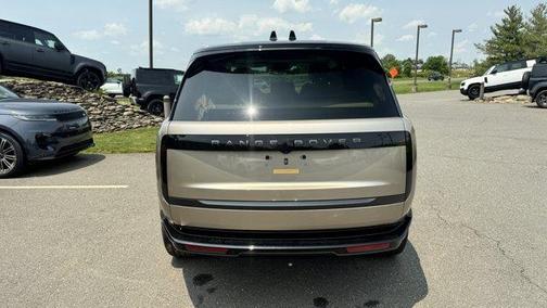 2025 Land Rover Range Rover P530 SE