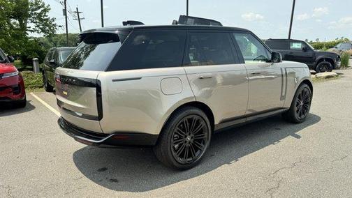 2025 Land Rover Range Rover P530 SE