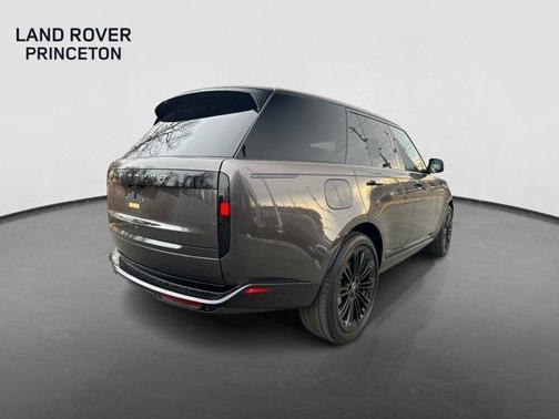 2025 Land Rover Range Rover P400 SE