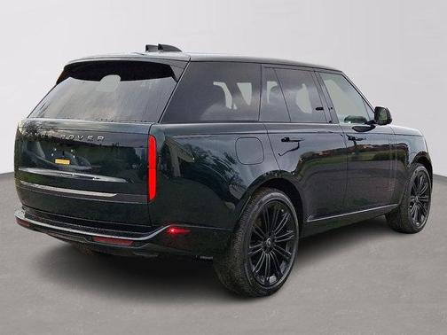 2025 Land Rover Range Rover P400 SE