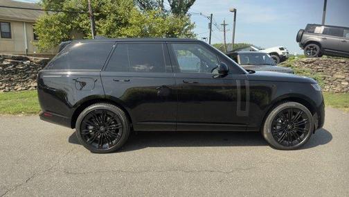 2025 Land Rover Range Rover P530 SE