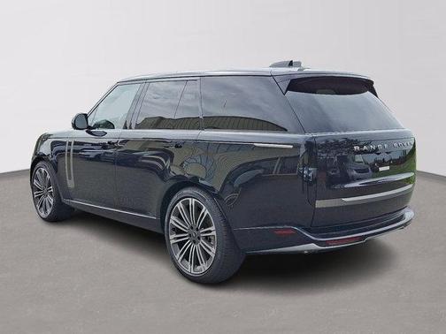 2025 Land Rover Range Rover P530 SE