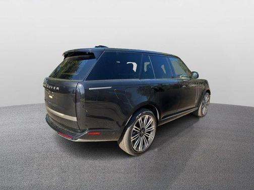 2025 Land Rover Range Rover P530 SE