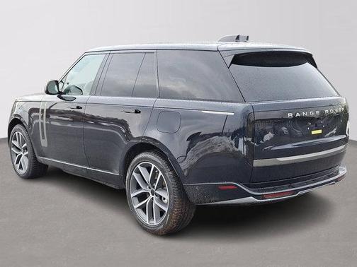 2026 Land Rover Range Rover P550e SE