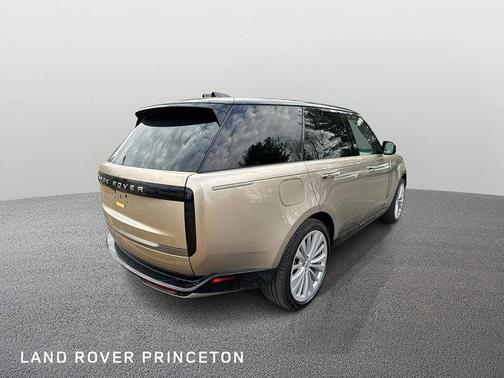 2025 Land Rover Range Rover P530 SE