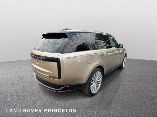 2025 Land Rover Range Rover P530 SE