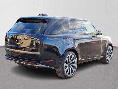 2026 Land Rover Range Rover P530 SE