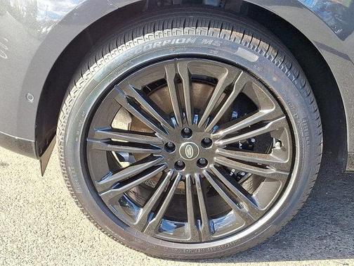 2025 Land Rover Range Rover P400 SE