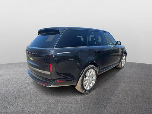 2025 Land Rover Range Rover P550e SE