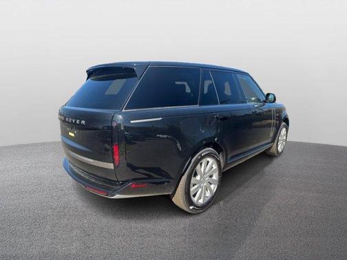 2025 Land Rover Range Rover P550e SE