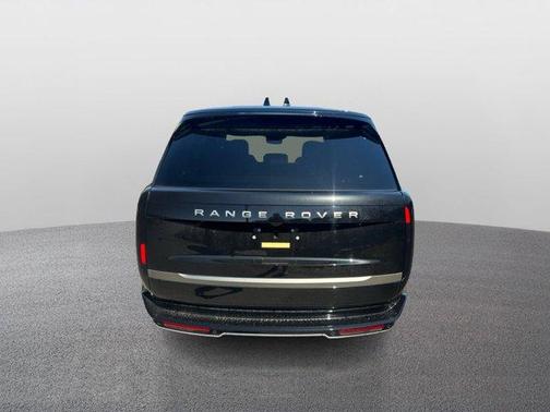 2025 Land Rover Range Rover P550e SE