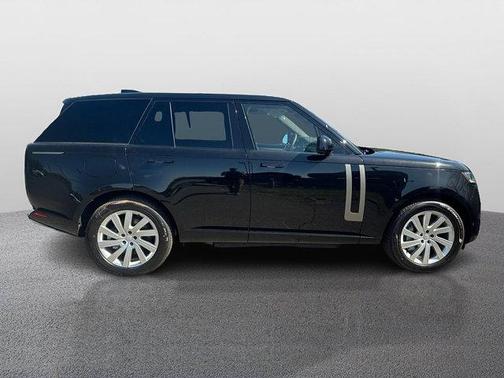 2025 Land Rover Range Rover P550e SE