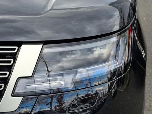 2025 Land Rover Range Rover P550e SE