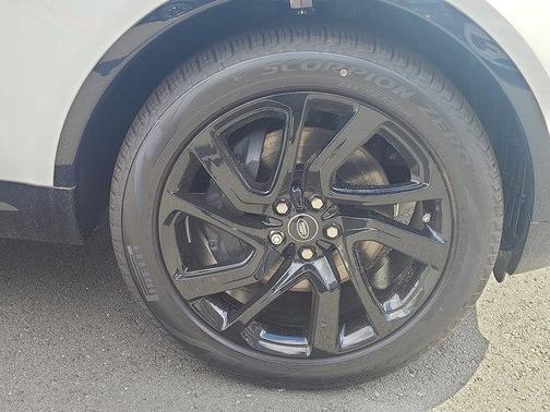 2025 Land Rover Discovery P360 Dynamic SE