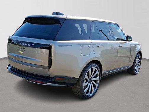 Batumi Gold 2026 Land Rover Range Rover P400 SE