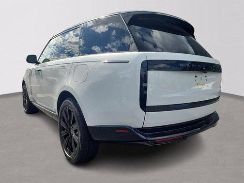 2025 Land Rover Range Rover P550e SE