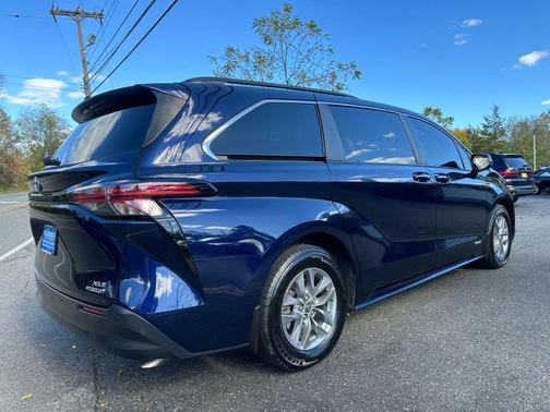 2021 Toyota Sienna XLE 7 Passenger