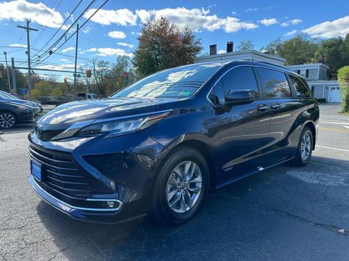 2021 Toyota Sienna XLE 7 Passenger
