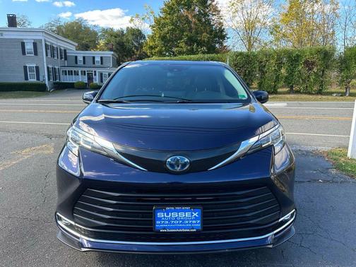 2021 Toyota Sienna XLE 7 Passenger