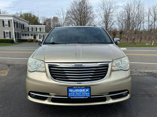 2012 Chrysler Town & Country Touring-L