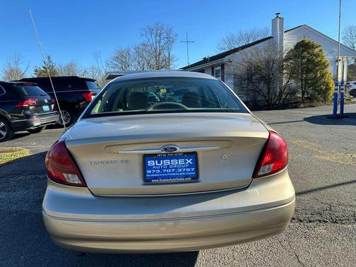 2001 Ford Taurus SE Sedan 4D