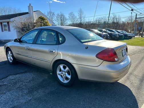 2001 Ford Taurus SE Sedan 4D